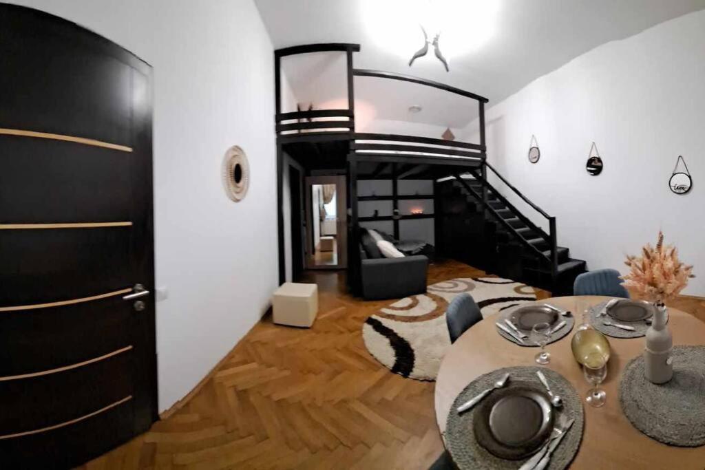 Sofia'S Home Comfy Studio In The Old Town Brasov Bagian luar foto