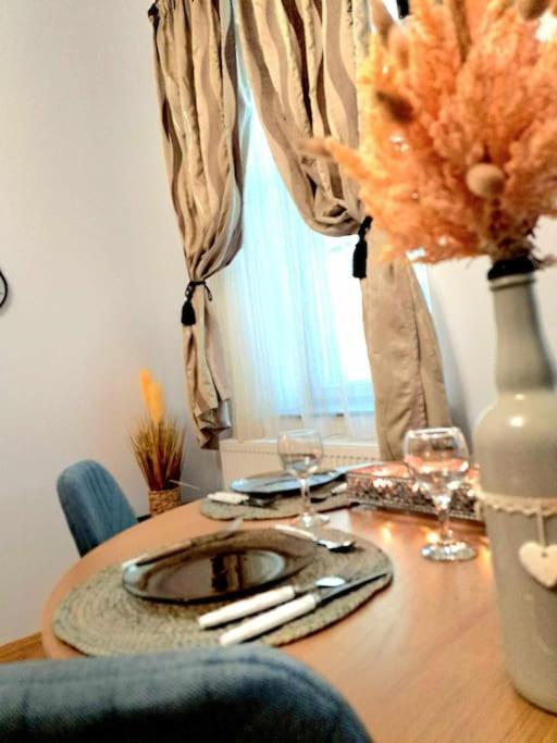 Sofia'S Home Comfy Studio In The Old Town Brasov Bagian luar foto