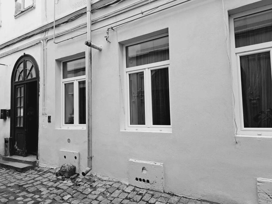 Sofia'S Home Comfy Studio In The Old Town Brasov Bagian luar foto
