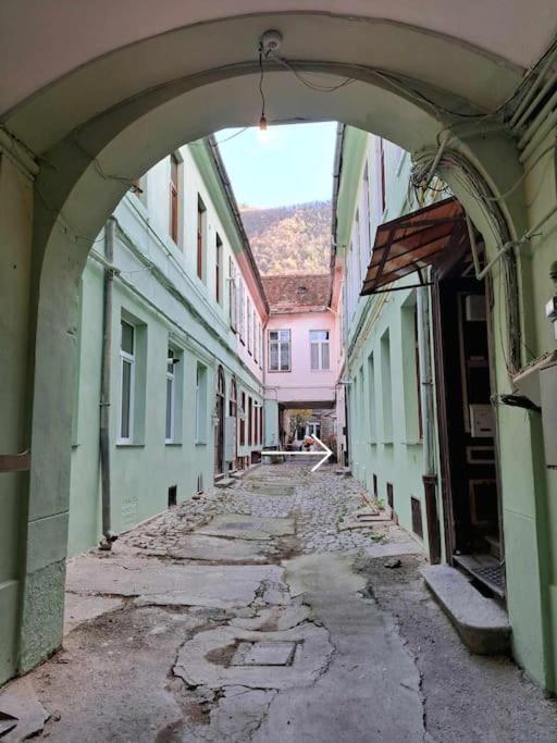 Sofia'S Home Comfy Studio In The Old Town Brasov Bagian luar foto